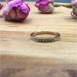 Channel set diamond band (14kt gold)